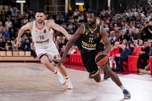 Μονακό – Ολυμπιακός 81-80: Φάντασμα του εαυτού του, ηττήθηκε από τους διαλυμένους Μονεγάσκους