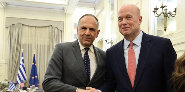Συνάντηση Γεραπετρίτη με τον αντιπρόσωπο των ΗΠΑ στο NATO Μάθιου Γουίτακερ