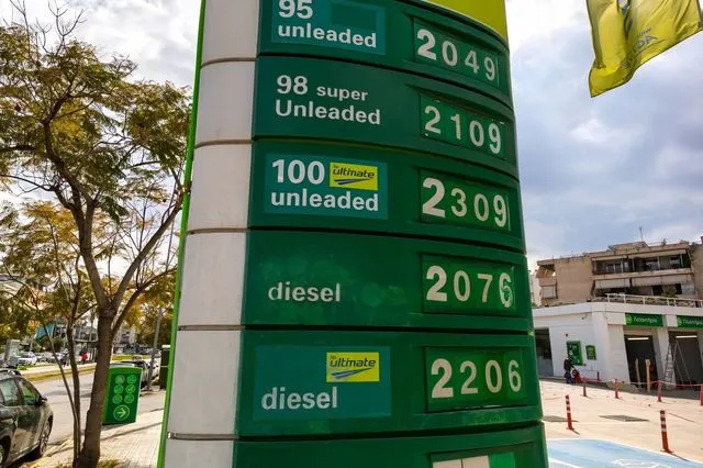 Με τέτοιες τιμές στη βενζίνη ακόμα και αν θες να αυτοπυρποληθείς, το σκέφτεσαι πολύ σοβαρά