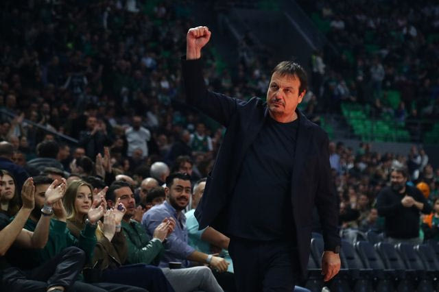 Η ομιλία του Αταμάν στα αποδυτήρια: “Θα είμαστε έτοιμοι για να κερδίσουμε και το ματς με τον Ολυμπιακό”