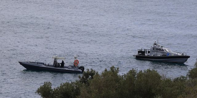 Τίτλοι τέλους στην τραγωδία στη Βουλιαγμένη: Ανασύρθηκε η σορός του δύτη – Βίντεο από την επιχείρηση
