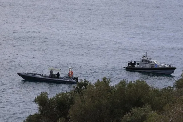 Τίτλοι τέλους στην τραγωδία στη Βουλιαγμένη: Αναρύρθηκε η σορός του δύτη – Βίντεο από την επιχείρηση