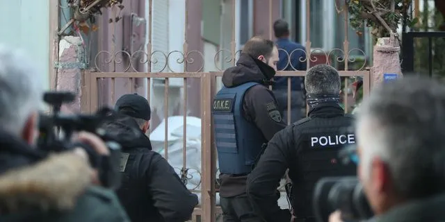 Έγκλημα στην Θεσσαλονίκη: Με ζώνη στον λαιμό της βρέθηκε νεκρή η 59χρονη