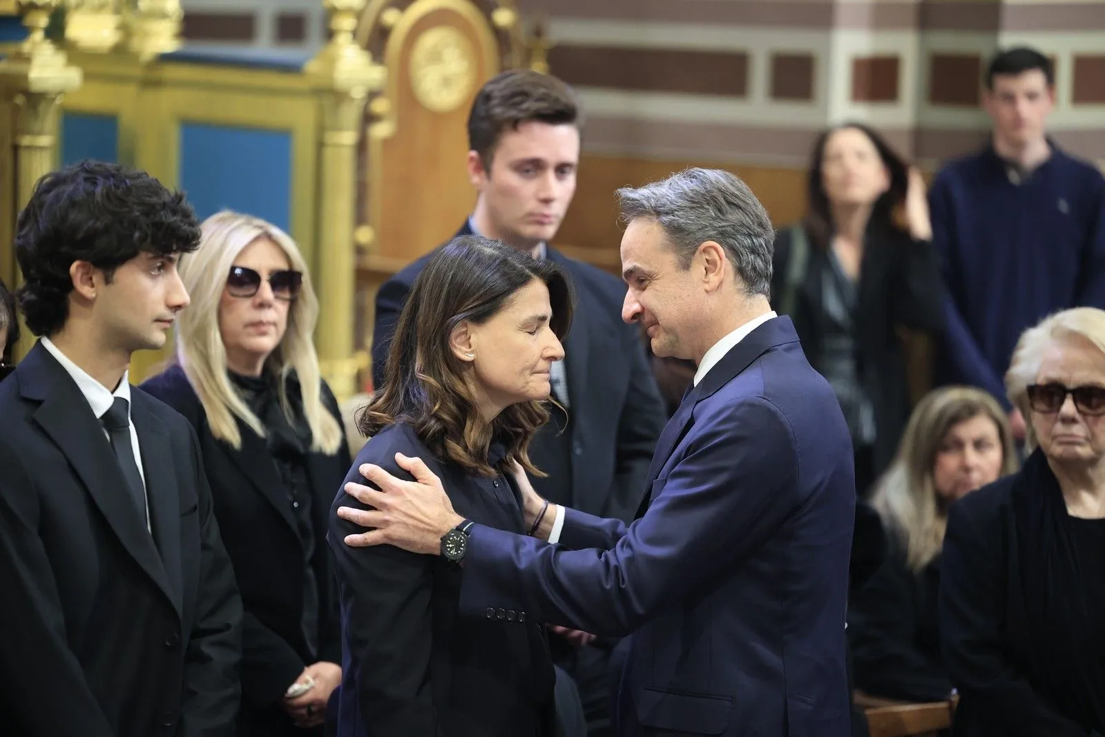 Μαρινέλλα: Ο Κυριάκος Μητσοτάκης στη Μητρόπολη - Νταλάρας και Αλεξίου θα πουν τους επικήδειους