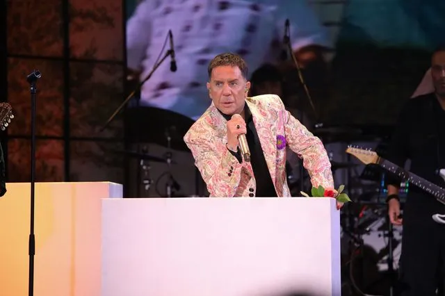 Μαζωνάκης: Το λαμπερό πάρτυ γενεθλίων του – Πόσα έκλεισε