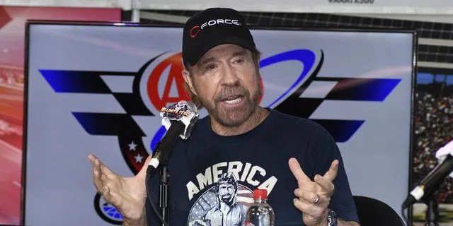 Σε νοσοκομείο της Χαβάης ο Τσακ Νόρις – Η κατάσταση της υγείας του