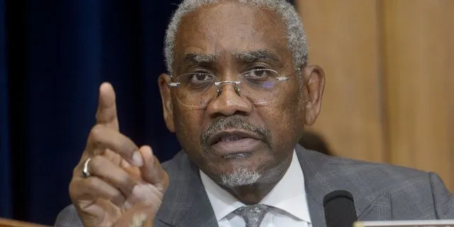 Γκρέγκορι Μικς για τα τουρκικά F-16 στα κατεχόμενα της Κύπρου: “Υπονομεύει την κυριαρχία της χώρας”