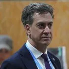 Μίλιμπαντ: Το Ηνωμένο Βασίλειο εξετάζει την πιο ενεργή συμμετοχή του στον πόλεμο