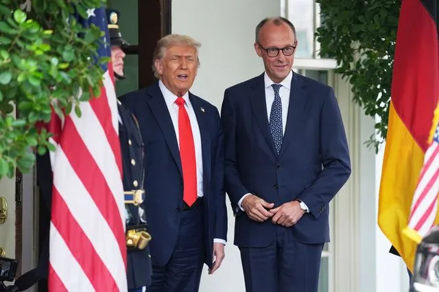 Συνάντηση Τραμπ – Μερτς στον Λευκό Οίκο υπό τη σκιά του πολέμου με το Ιράν