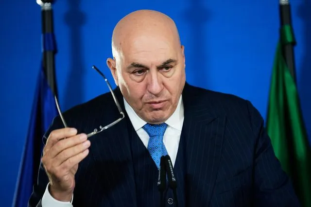 O Ιταλός υπουργός Άμυνας επιστρέφει στη Ρώμη με στρατιωτικό αεροσκάφος από τα Ηνωμένα Αραβικά Εμιράτα