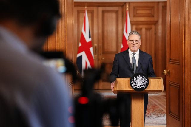 Στάρμερ: “Στέλνουμε ελικόπτερα στην Κύπρο – Χρήση των βάσεών μας μόνο σε περίπτωση άμυνας”