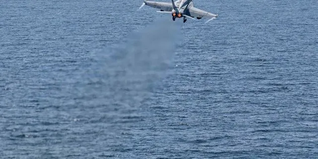 ΗΠΑ: Το αεροπλανοφόρο Abraham Lincoln δεν επλήγη από ιρανικούς πυραύλους