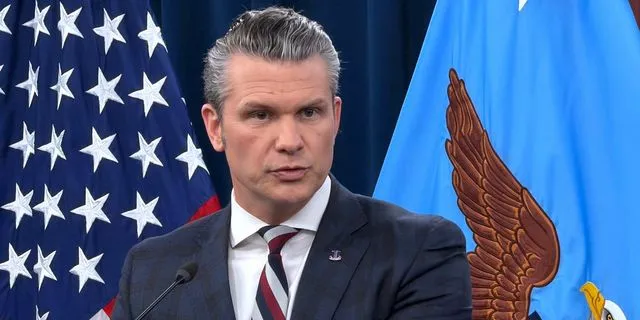 Χέγκσεθ: “Ο Μοζτάμπα Χαμενεΐ είναι φοβισμένος, τραυματισμένος, κρύβεται”