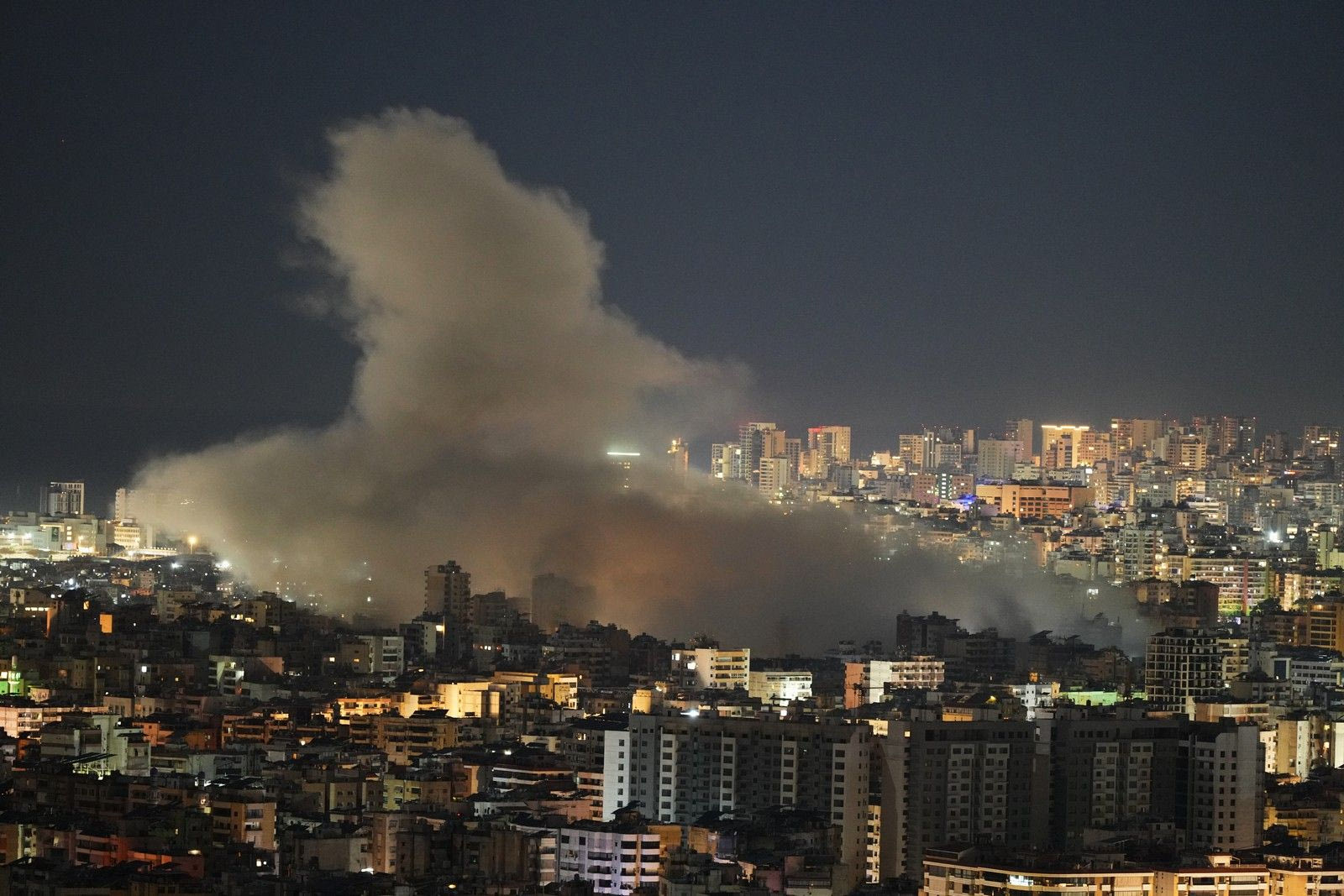 LIVE: Επέστρεψαν 91 Έλληνες με C-130 από το Άμπου Ντάμπι
