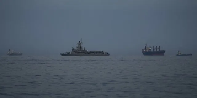 Λευκός Οίκος: “Πετρελαιοφόρα αρχίζουν με μικρή ροή να διασχίζουν το Στενό του Ορμούζ”