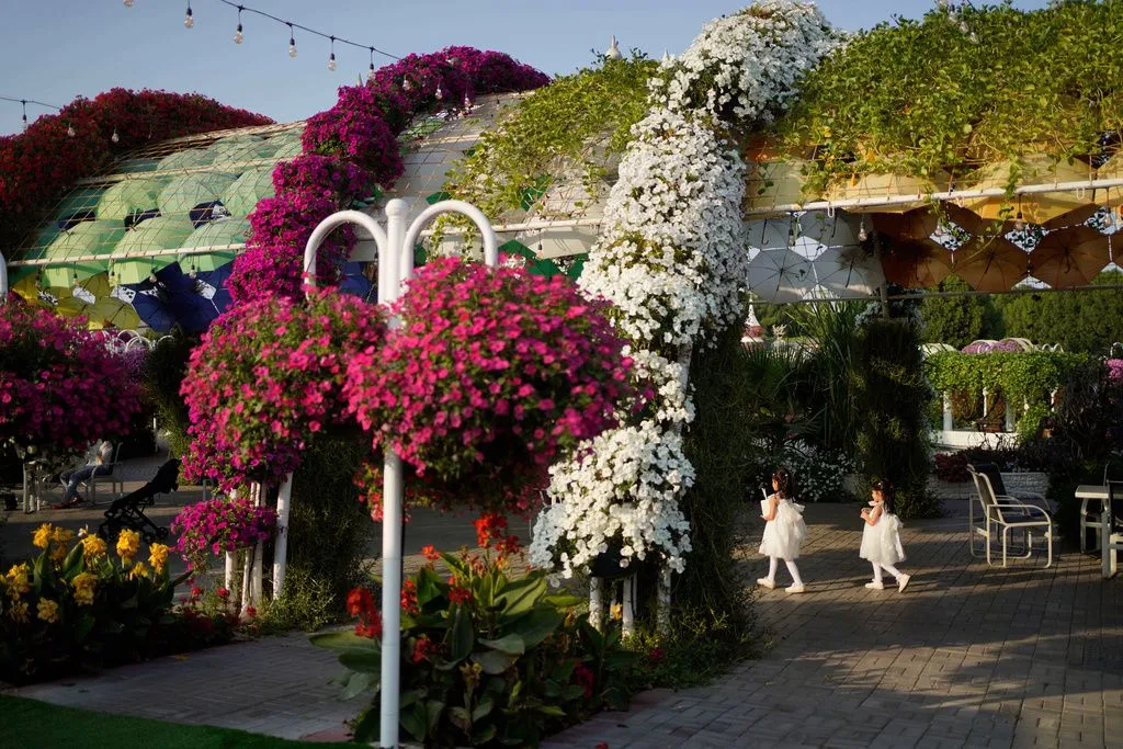 Φωτογραφίες δείχνουν τον αντίκτυπο του πολέμου στο Ιράν στον τουρισμό στο Ντουμπάι