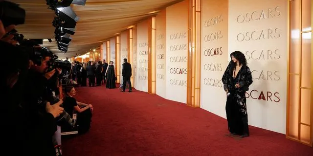 Όσκαρ 2026: Οι εμφανίσεις στο κόκκινο χαλί που έκλεψαν την παράσταση