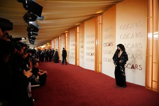 Όσκαρ 2026: Οι εμφανίσεις στο κόκκινο χαλί που έκλεψαν την παράσταση