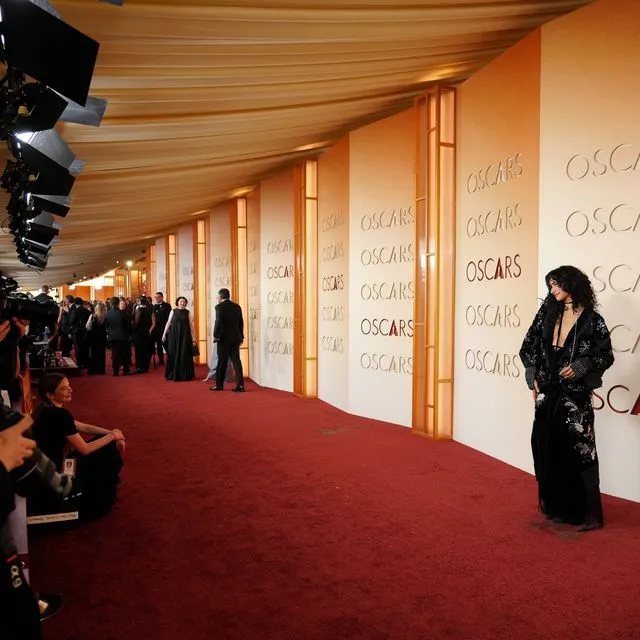 Όσκαρ 2026: Οι εμφανίσεις στο κόκκινο χαλί που έκλεψαν την παράσταση