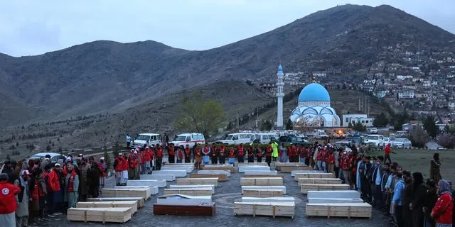 Ακόμη αναζητούν τις σορούς των αγαπημένων τους μετά την επίθεση σε κέντρο απεξάρτησης