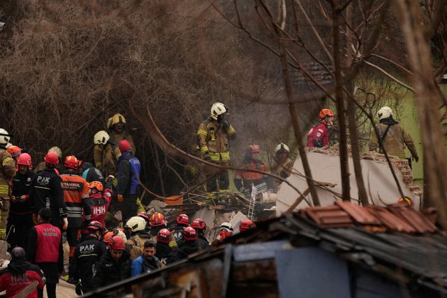 Κατέρρευσαν δύο κτήρια στην Κωνσταντινούπολη – Ένας νεκρός και 10 τραυματίες