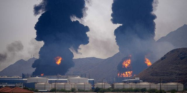 Φωτιά σε πετρελαϊκή εγκατάσταση στη Φουτζάιρα των Ηνωμένων Αραβικών Εμιράτων