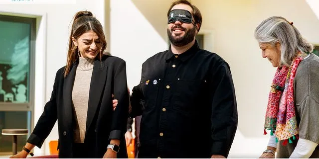 Βλέποντας τον κόσμο αλλιώς: οι εθελοντές της bwin γνώρισαν το έργο της Αμυμώνης