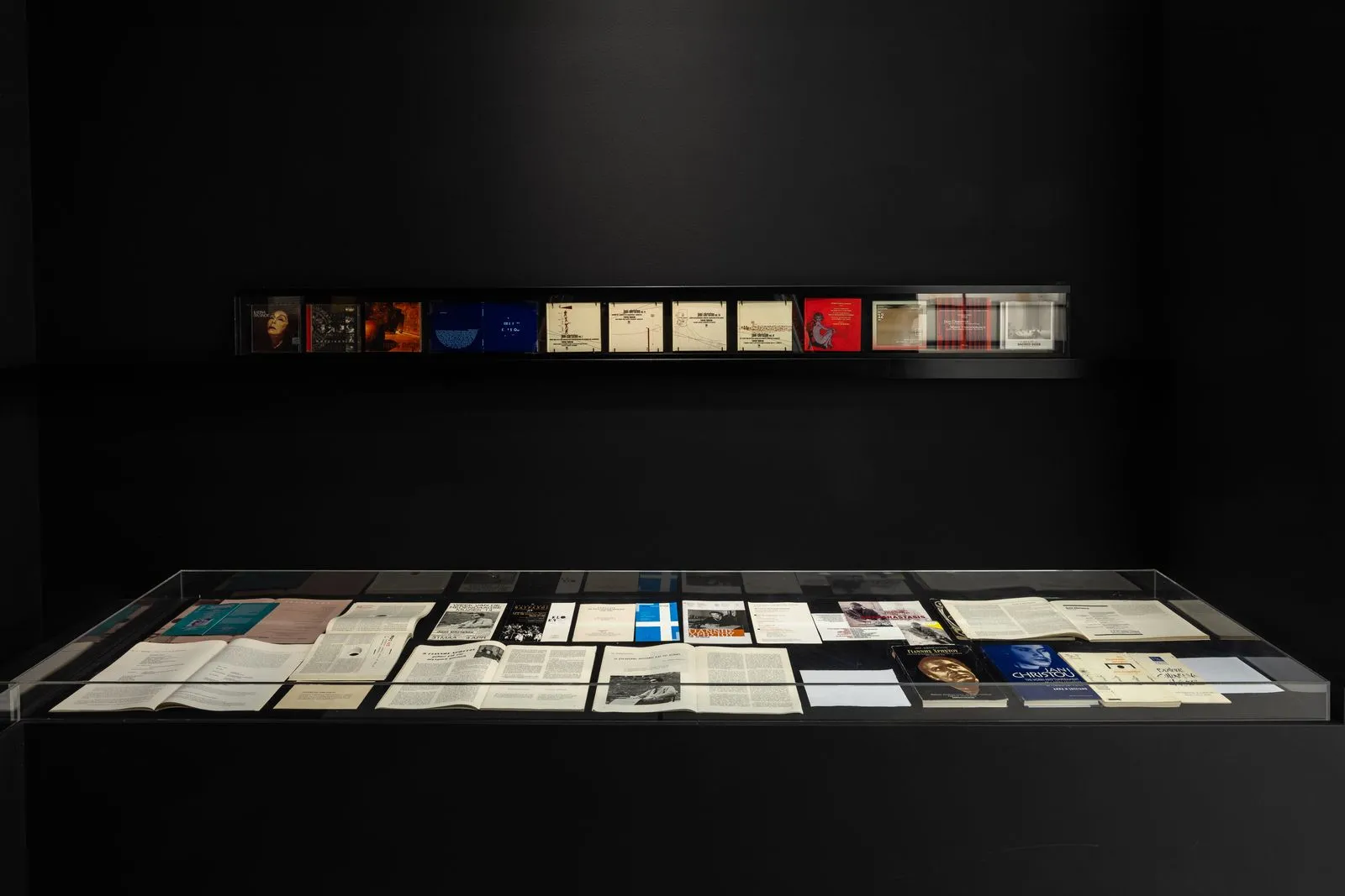 Απόψεις της εγκατάστασης της έκθεσης κατά την τελική προετοιμασία