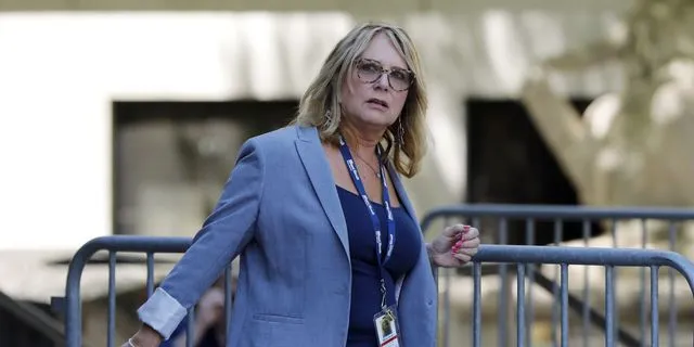 Η Τζούλι Κ. Μπράουν