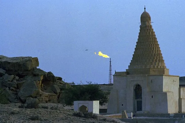 FT: Γιατί οι ΗΠΑ δεν χτυπούν την “ατμομηχανή” του ιρανικού πετρελαίου