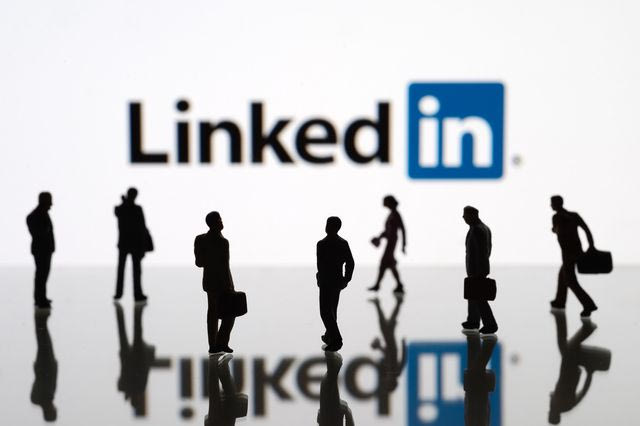 Έγινε το LinkedIn το νέο Tinder;