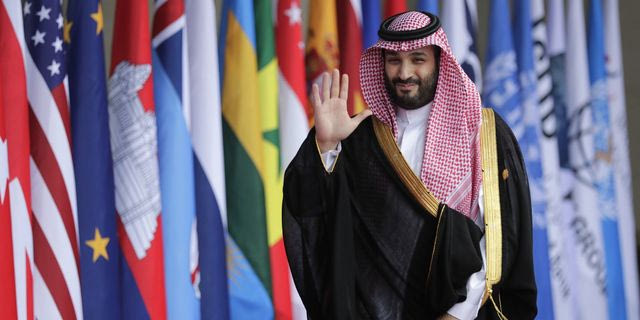 Η Σαουδική Αραβία επιβεβαιώνει πως εξετάζει εμπλοκή στον πόλεμο και πιέζει τον Τραμπ