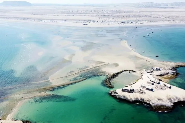 Τα 6 νησιά που εξετάζει ο Τραμπ για το “ύστατο πλήγμα” στο Ιράν