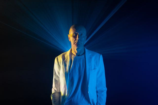 30 χρόνια μετά το Trainspotting, o Ίρβιν Γουέλς τριπάρει ακόμα