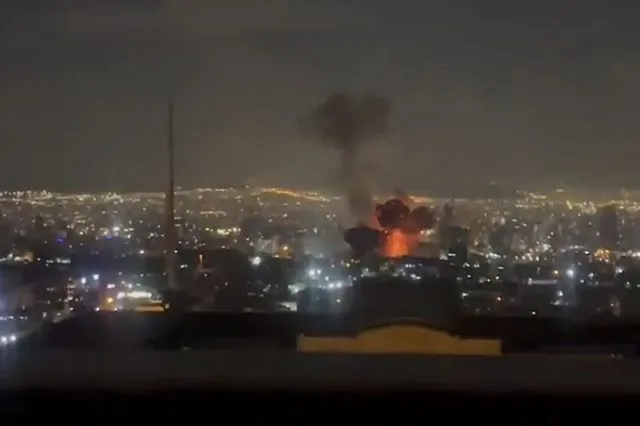 Ιράν: Χτυπήθηκε η κρατική τηλεόραση – Βίντεο