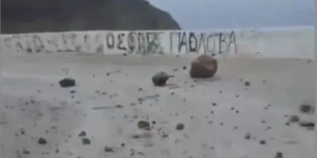 Κλειστό το λιμάνι της Σαντορίνης λόγω κατολίσθησης