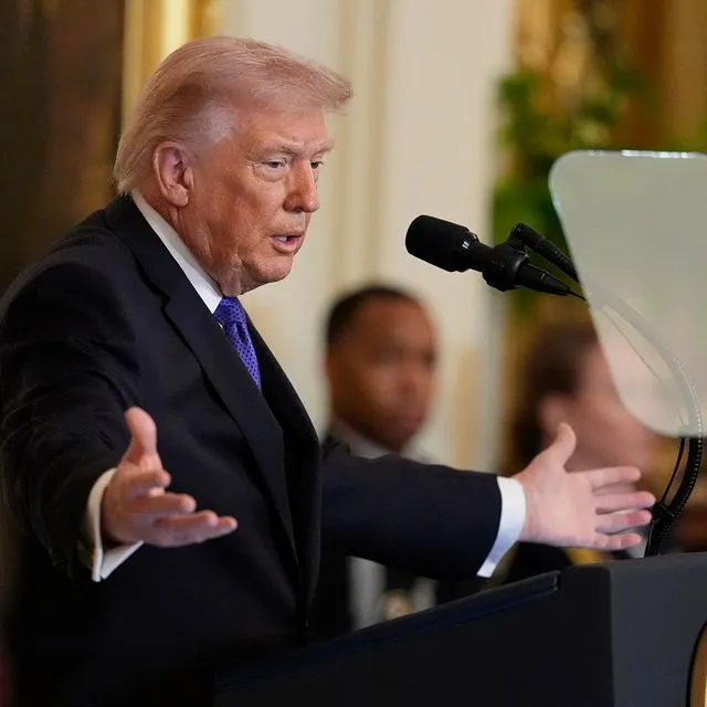 O Tραμπ στην τελετή απονομής του Μεταλλίου της Τιμής σε στρατιώτες του αμερικανικού στρατού.