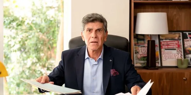 “Σούπερ Ήρωες”: Η νέα κωμική σειρά με πρωταγωνιστή τον Γιάννη Μπέζο – Πότε κάνει πρεμιέρα