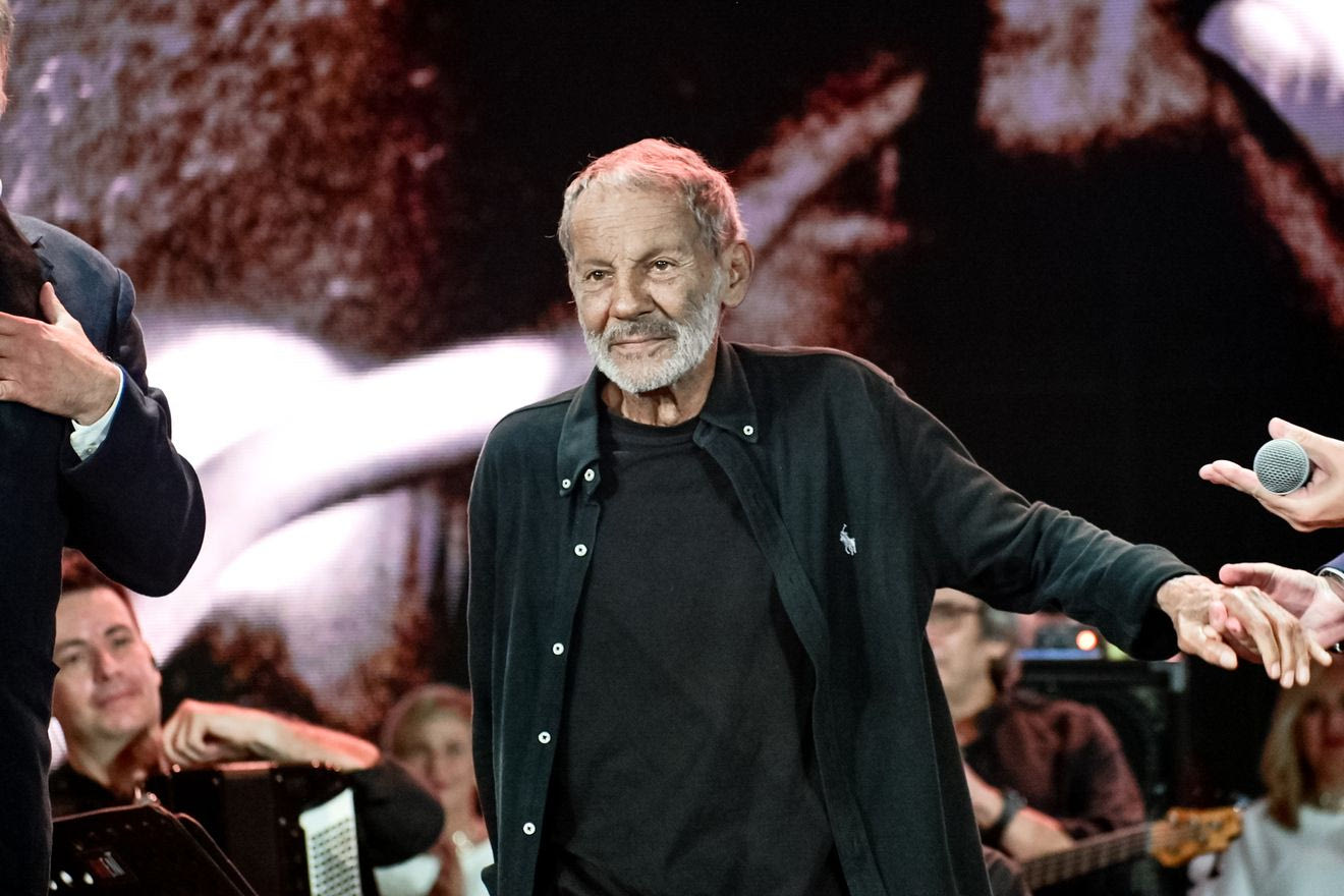 Σταύρος Ξαρχάκος