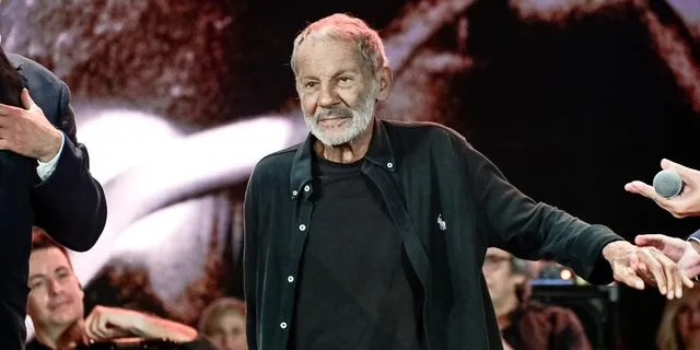 Σταύρος Ξαρχάκος