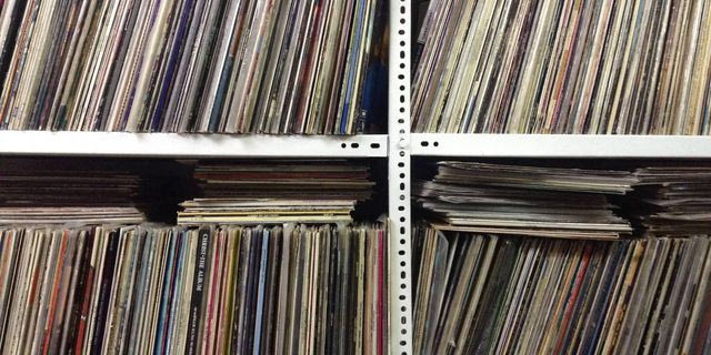 Πώς να φτιάξεις από την αρχή μια δισκοθήκη με βινύλια “δεύτερο χέρι”…