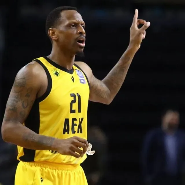 ΑΕΚ – Ηρακλής 100-87: Η Ένωση πάτησε το γκάζι στα τελευταία λεπτά και πήρε τη νίκη