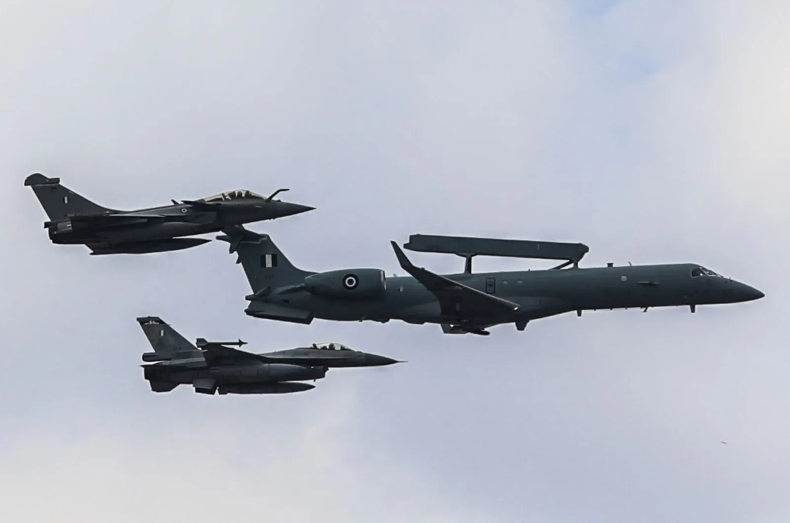 Πτήσεις αεροσκαφών πάνω από την Αθήνα για την παρέλαση της εθνικής επετείου της 25ης Μαρτίου 1821