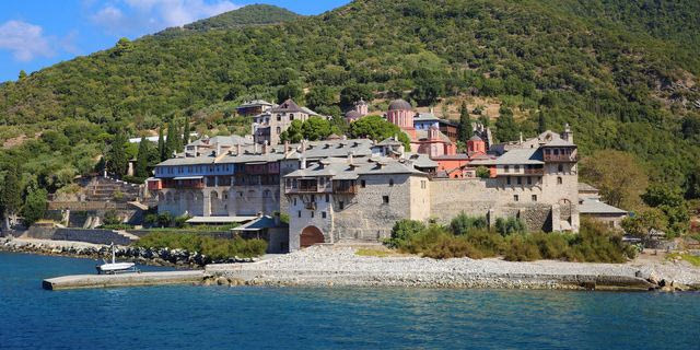 Άγιον Όρος: Μίνι λεωφορείο έπεσε στη θάλασσα – Σώος ο οδηγός