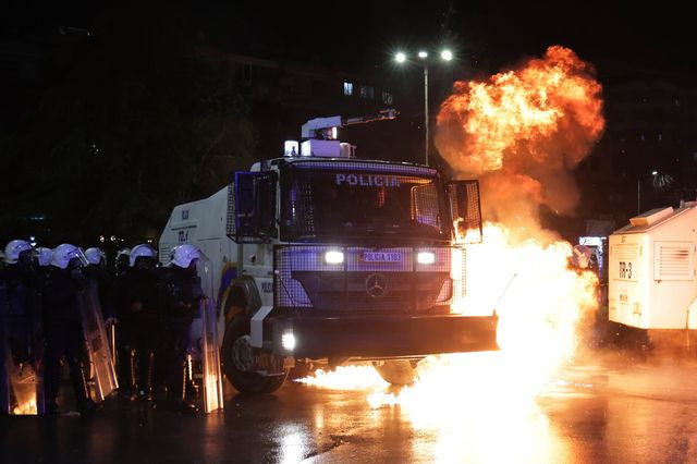 Αλβανία: Eπεισόδια σε διαδήλωση στα Τίρανα – Ζητούν παραίτηση Ράμα
