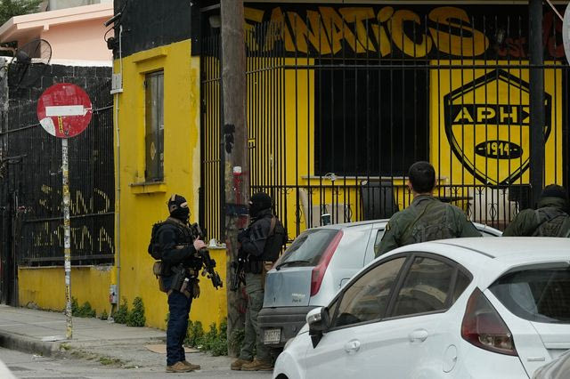 Θεσσαλονίκη: Έφοδος της ΕΛ.ΑΣ. στον σύνδεσμο του Άρη στη Χαριλάου