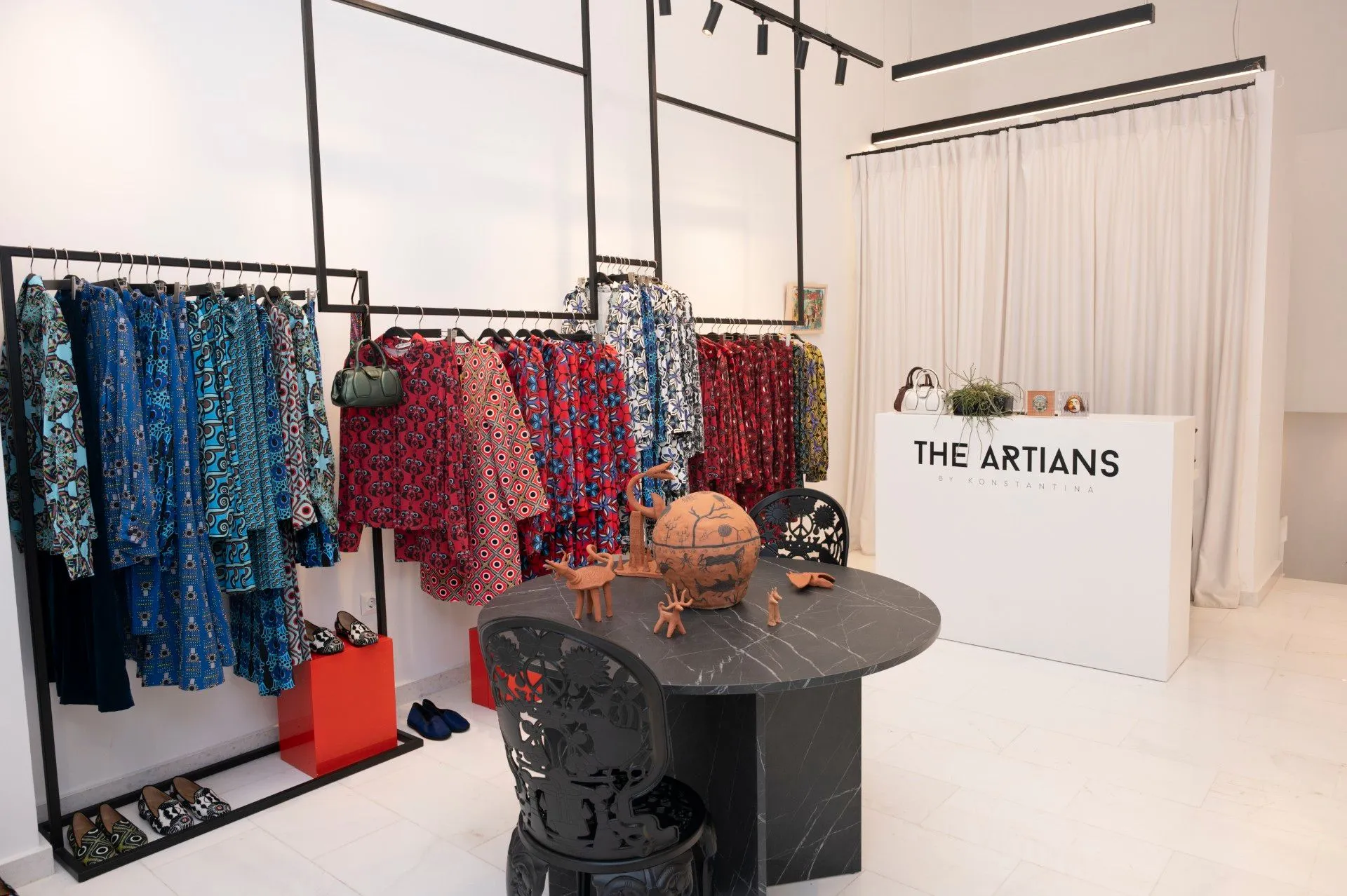 The Artians by Konstantina, μαγαζί με ρούχα και τέχνη στην Κηφισιά. Τετάρτη 25 Φεβρουαρίου 2026. Φωτογραφίες: News24/7.gr / Φραντζέσκα Γιαϊτζόγλου – Watkinson