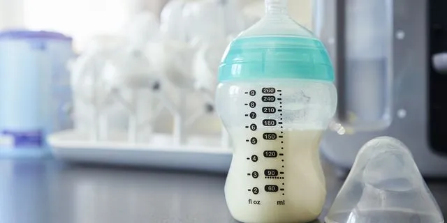 Συσκευή παρασκευής γάλακτος (φωτογραφία αρχείου)