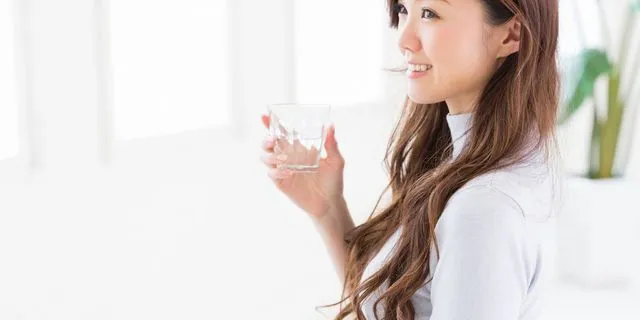 #Becomingchinese – Η νέα viral τάση του TikTok υπόσχεται detox, αδυνάτισμα και ενυδάτωση