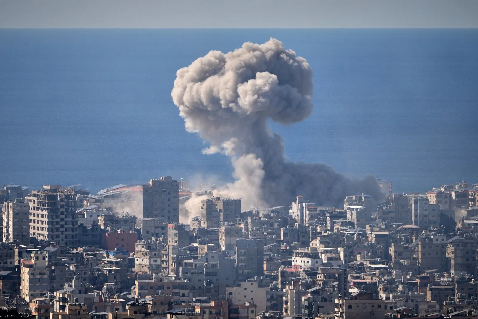 LIVE: Ελληνόκτητο το ένα πλοίο που χτυπήθηκε στο Ορμούζ – Δραματικοί τόνοι από Ερντογάν